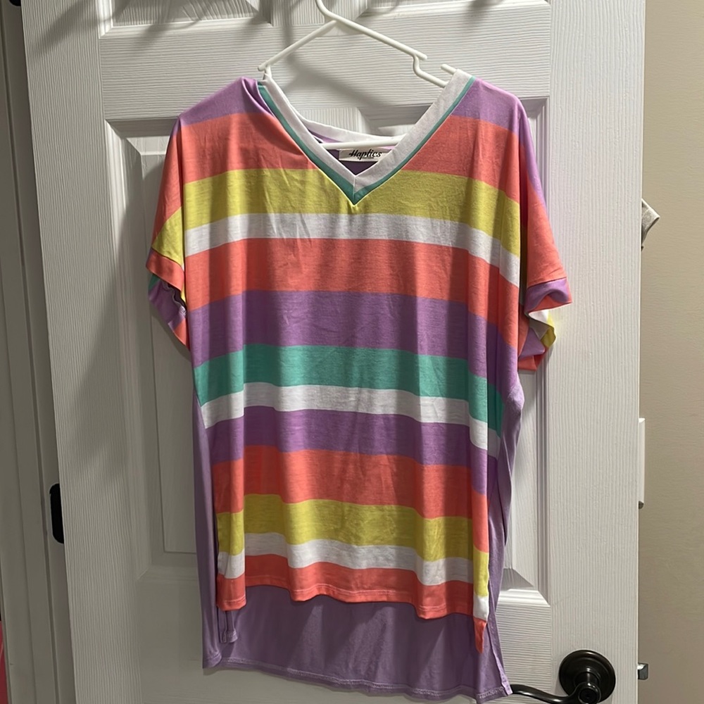 Bright colored strip tshirt! Size medium! No stains